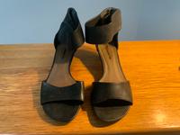 Stylische Tamaris Sandale Abiball/Hochzeit Nordrhein-Westfalen - Kaarst Vorschau