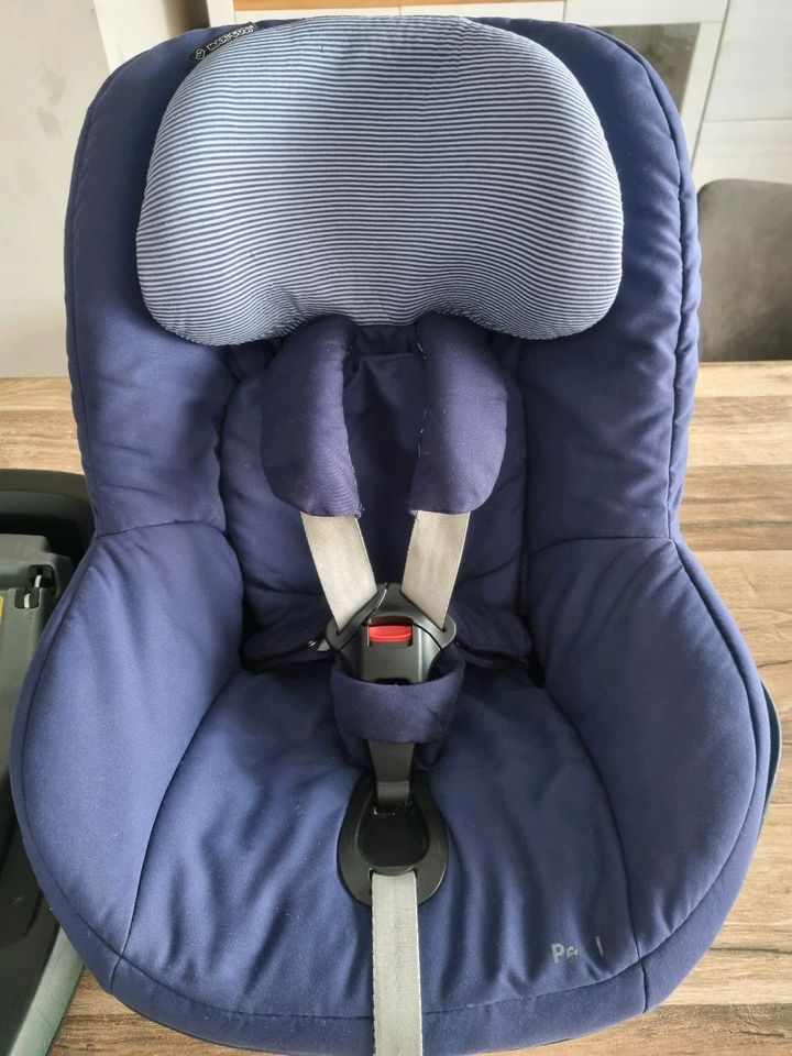 Maxi Cosi Pable mit Isofixstation in Waiblingen
