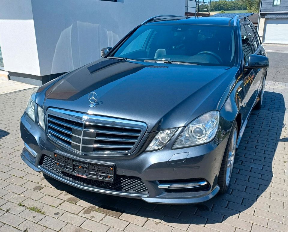 Mercedes-Benz E350 CDI 4 MATIC AMG Ausstattung in Gödenroth