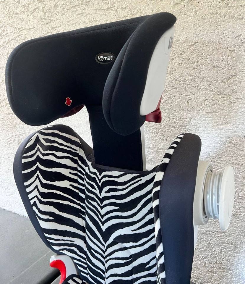 Britax Römer Kidfix XP-SICT mit Isofix Zebramuster in Bruchköbel