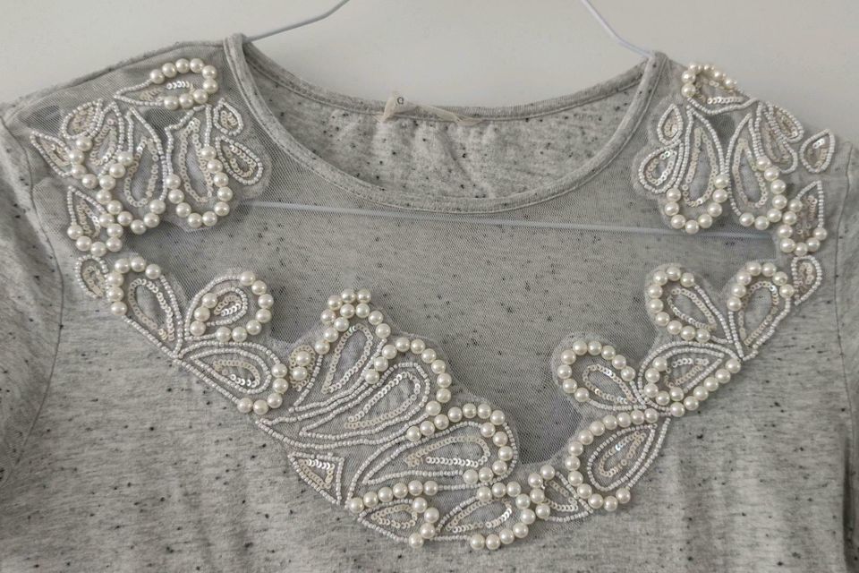 Shirt Guess mit Perlen und Pailletten bestickt, semitransparent in Bonn