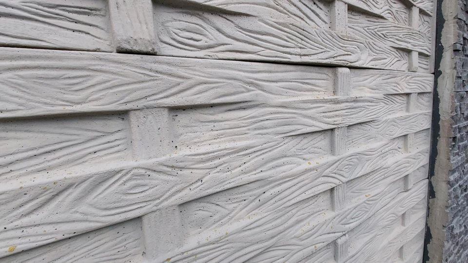 Betonzaun Zaun aus Beton zum Selbstabbauen grau ohne Pfosten in Bergholz