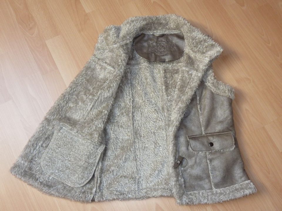 Weste Morrigan Impressionen Fake Fur taupe Größe 40 neu in Landshut