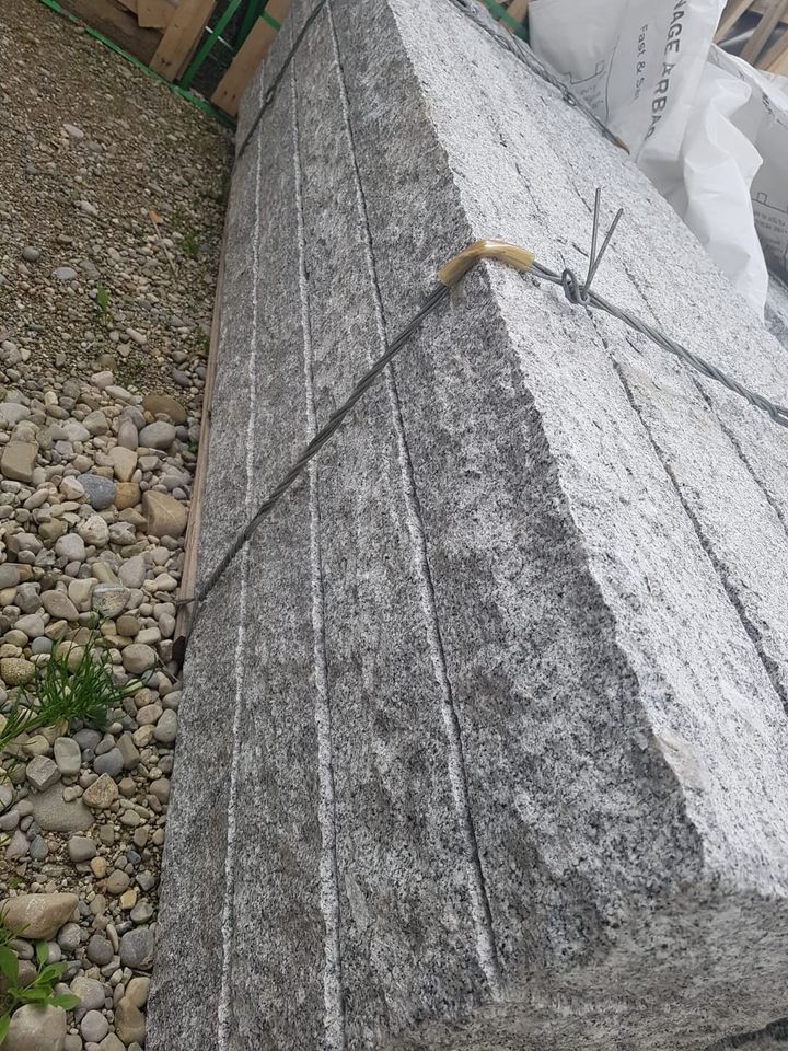 Granit Palisade Stele Pfosten spaltrau / gespitzt Säule Zaun in Kolbermoor