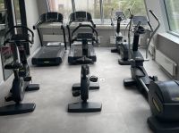 Technogym Laufband Crosstrainer Bike Fitnessgeräte Fitnessstudio Frankfurt am Main - Westend Vorschau