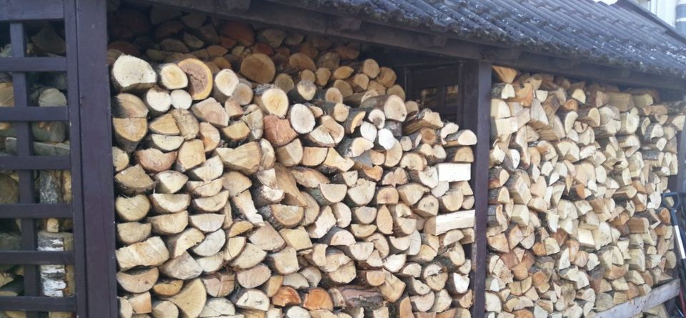 Wir bieten Brennholz / Scheitholz Kaminholz im Rheingau in Geisenheim