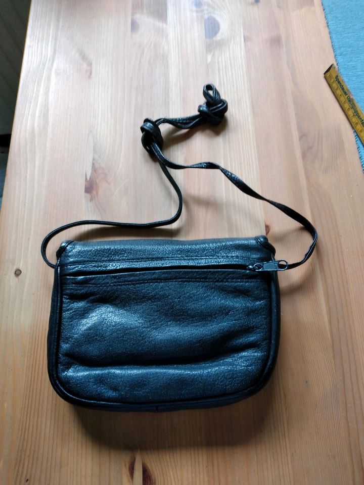 Damen Lederhandtasche in Scharbeutz