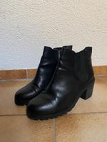 Schwarze Stiefeletten mit Absatz von Esprit (Gr. 41) Rheinland-Pfalz - Edenkoben Vorschau