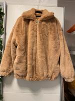 Oversize Bomberjacke aus Kunstpelz in Camel - Unisex Passform Rheinland-Pfalz - Steinweiler Pfalz Vorschau