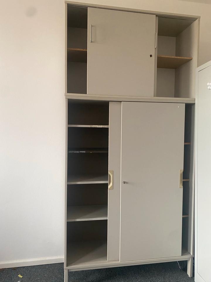 ZU VERSCHENKEN - Schränke 90er Style fürs Büro / Keller etc. in Dresden