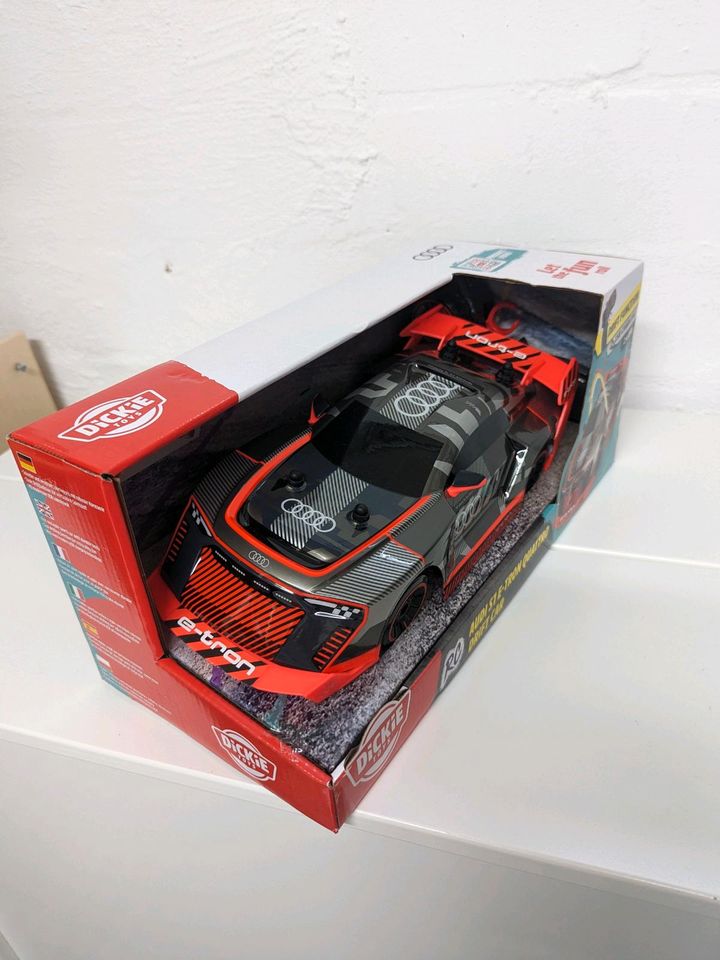 NEU und OVP RC Audi S1 E-Tron Quattro Drift Car Dickie Toys in Burgwedel