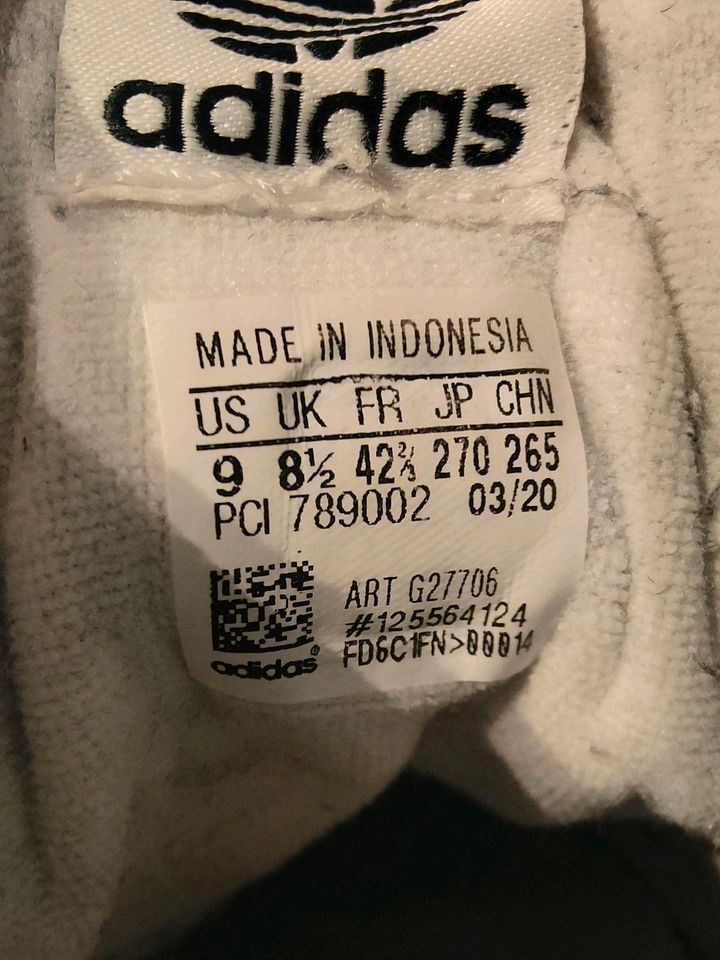 Original Adidas Retro Sneakers 42 2/3 Weiß in Hannover