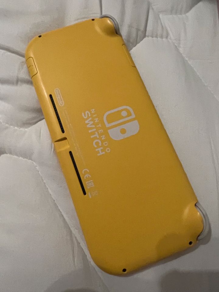 Nintendo Switch lite gelb in Reutlingen