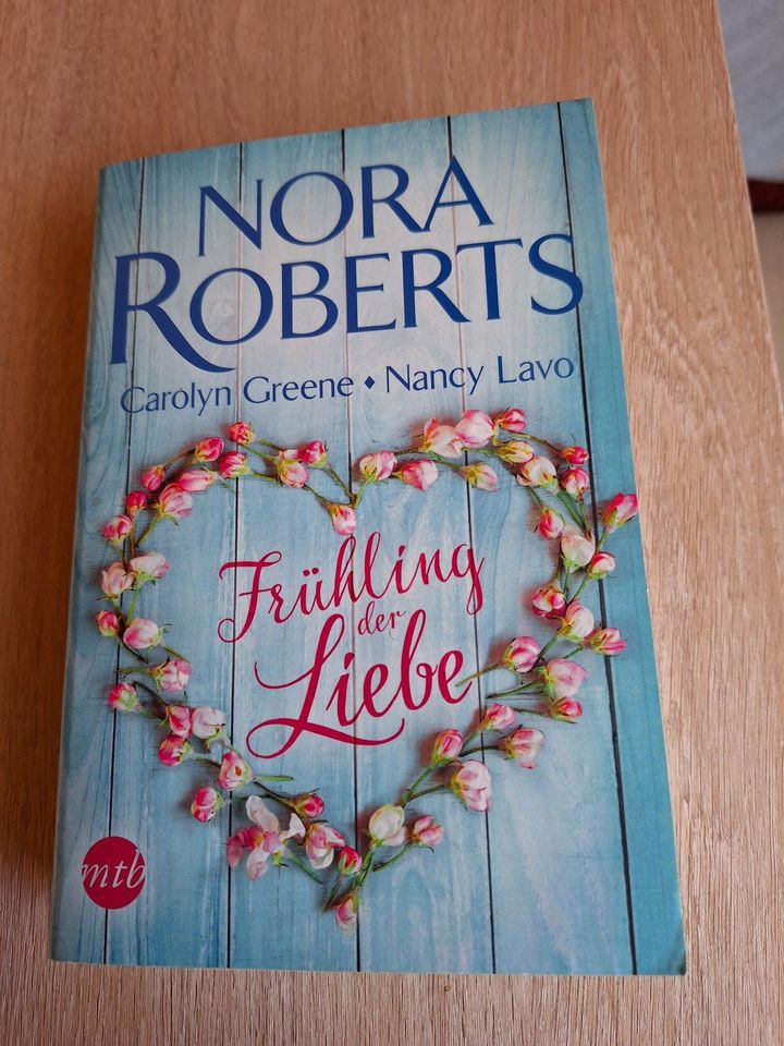 3 Romane im Band "Frühling der Liebe" von Nora Roberts u. andere in Bad Dueben