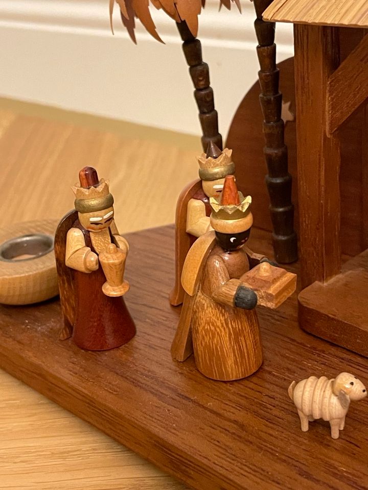 Krippe mit Krippenfiguren aus Holz Erzgebirge Figur in Köln