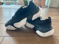 Mango Sneaker Schuhe schwarz 40 top Zustand Frankfurt am Main - Praunheim Vorschau