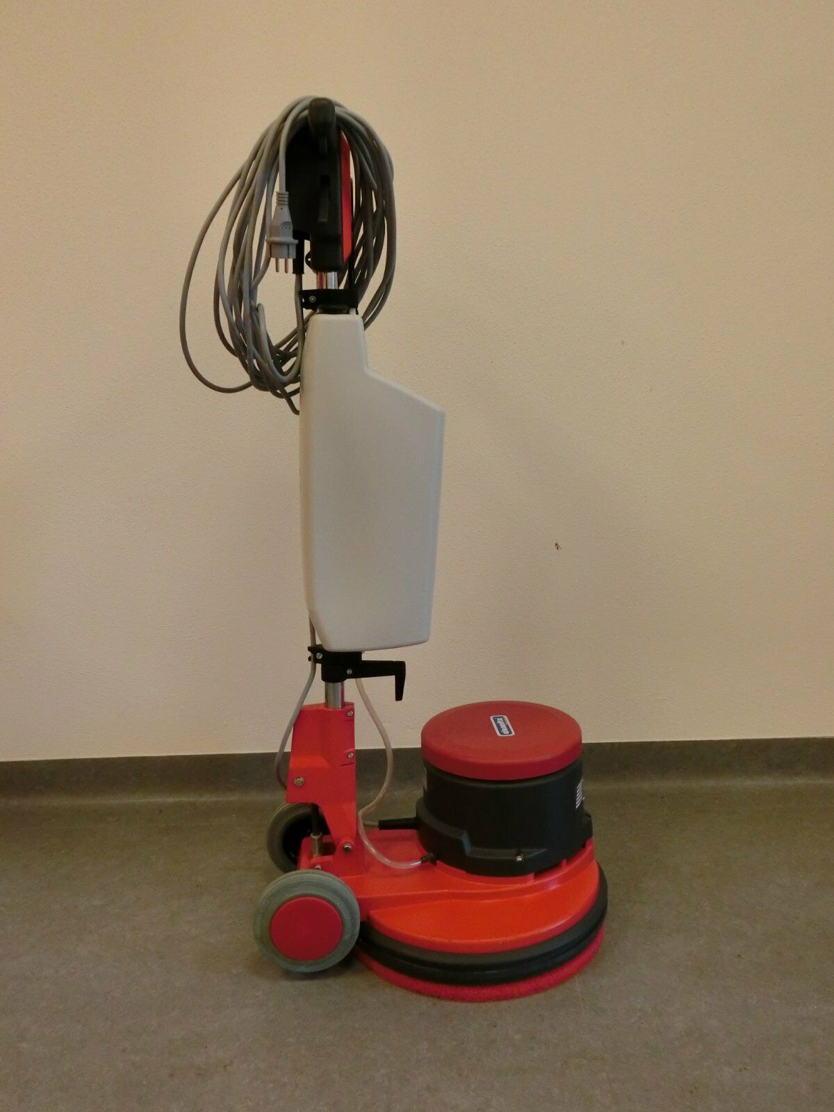 Reinigungsmaschine Scheuermaschine Putzmaschine mieten, leihen in