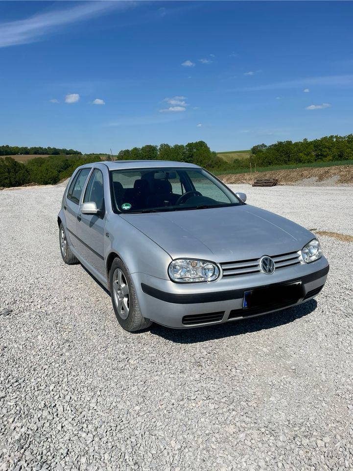 Golf 4 1.6 SR in Dörzbach