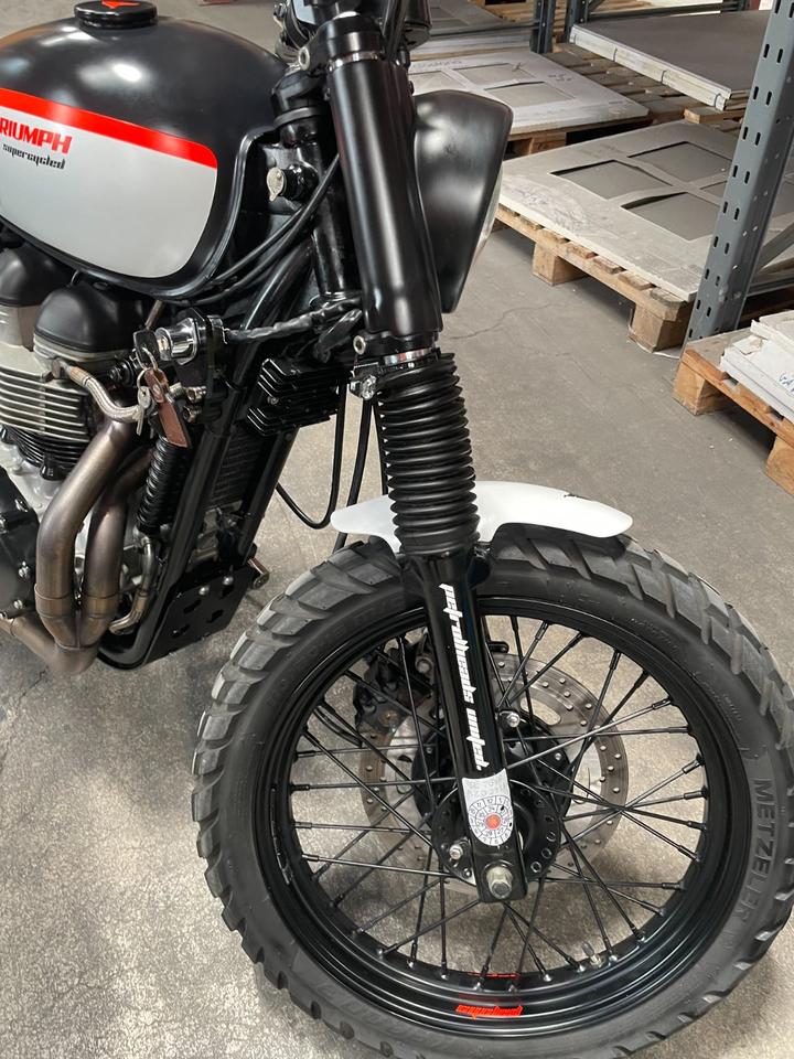 Triumph Bonneville T100 Cafe Racer, Scrambler, Custom, Cafe Race in Freilassing