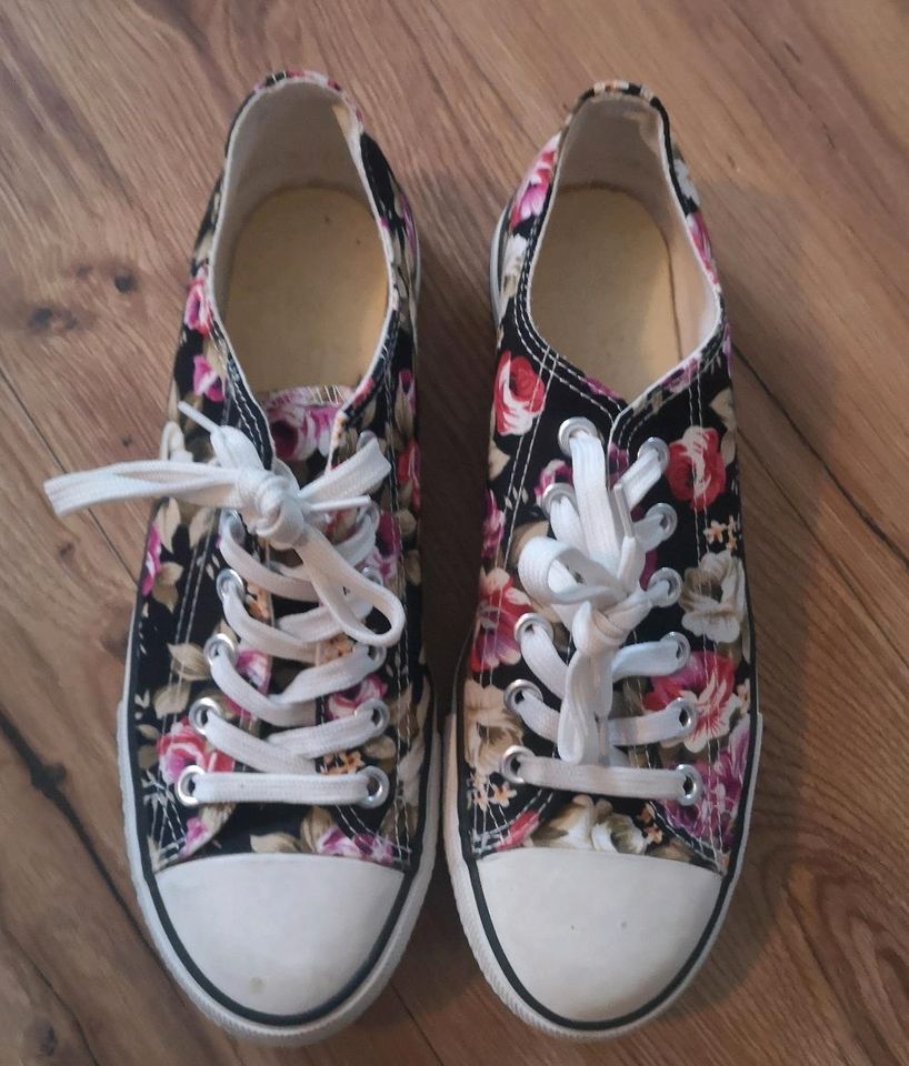 Schuhe Sommer Blumen 39 in Pahlen