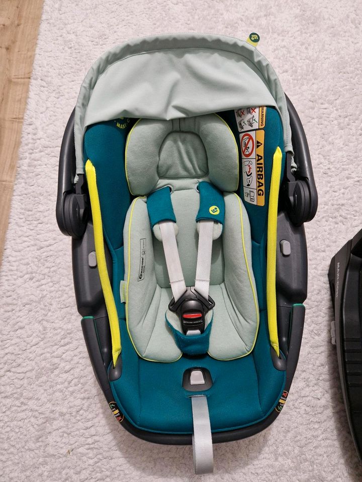 Maxi Cosi Babyschale Coral mit Isofix Family Fix3 in Würzburg
