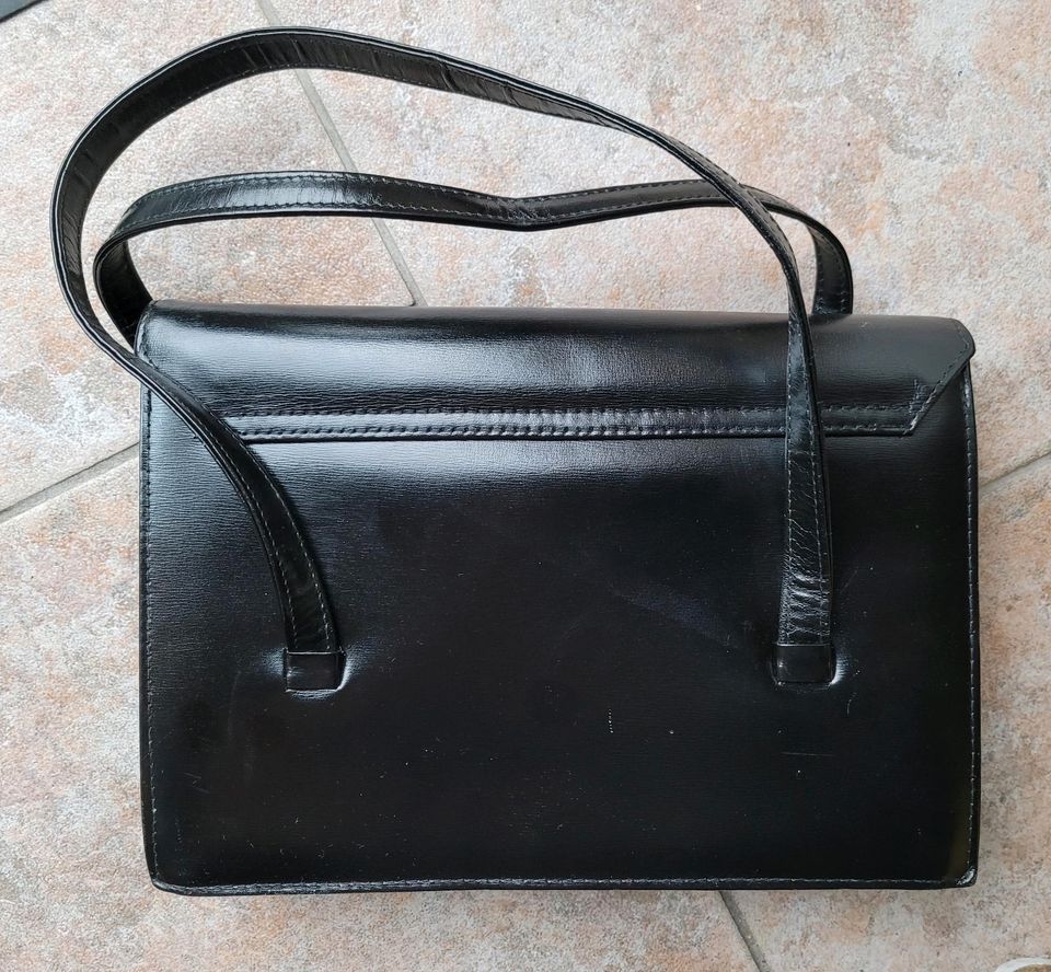 Handtasche ☆ schwarz ☆  Leder ☆ schlicht ☆ neuwertig in Gersthofen