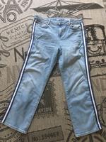 Edc cropped Jeans mit Streifen Gr. 31/28 Nordrhein-Westfalen - Balve Vorschau