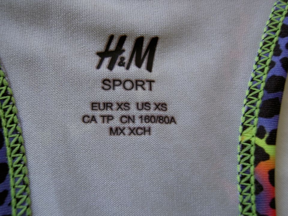 Fitness-Top H&M Sport, Gr. XS, 2x getragen, schwarz-gemustert in Tittling