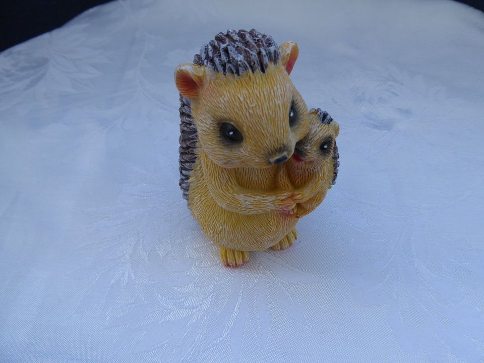 Deko Figur Igel mit Kind auf dem Arm  NEU in Stuttgart