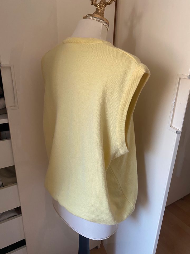 Gelber Pullunder von Lacoste aus Wolle - unisex Grösse XL in Neuss