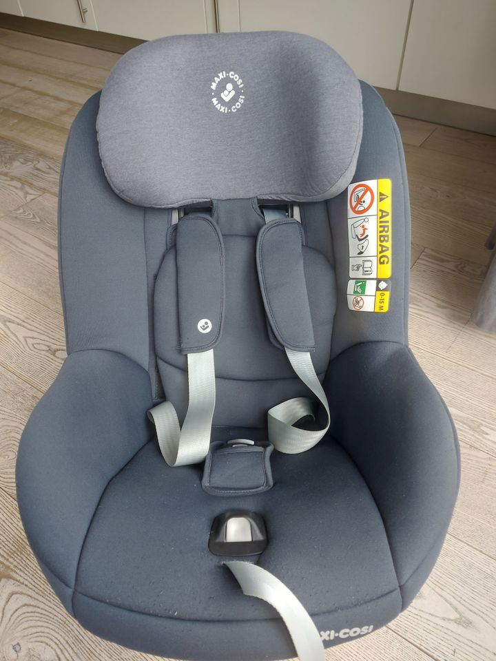 Maxi Cosi Kindersitz Pearl Smart + FamilyFix One i-Size in Orsingen-Nenzingen