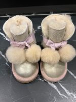 NEU UGG Boots Gr.23,5 Gold mit Bommel Baden-Württemberg - Straubenhardt Vorschau