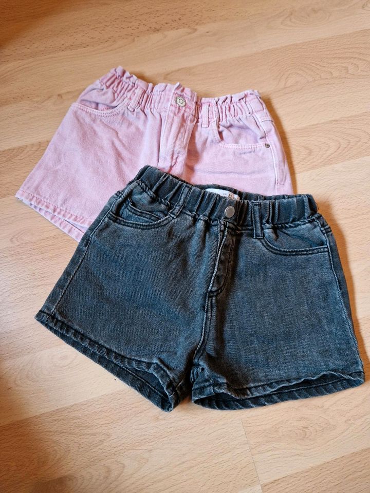 Zara Shorts 2x Gr. 110 in Kreuzwertheim