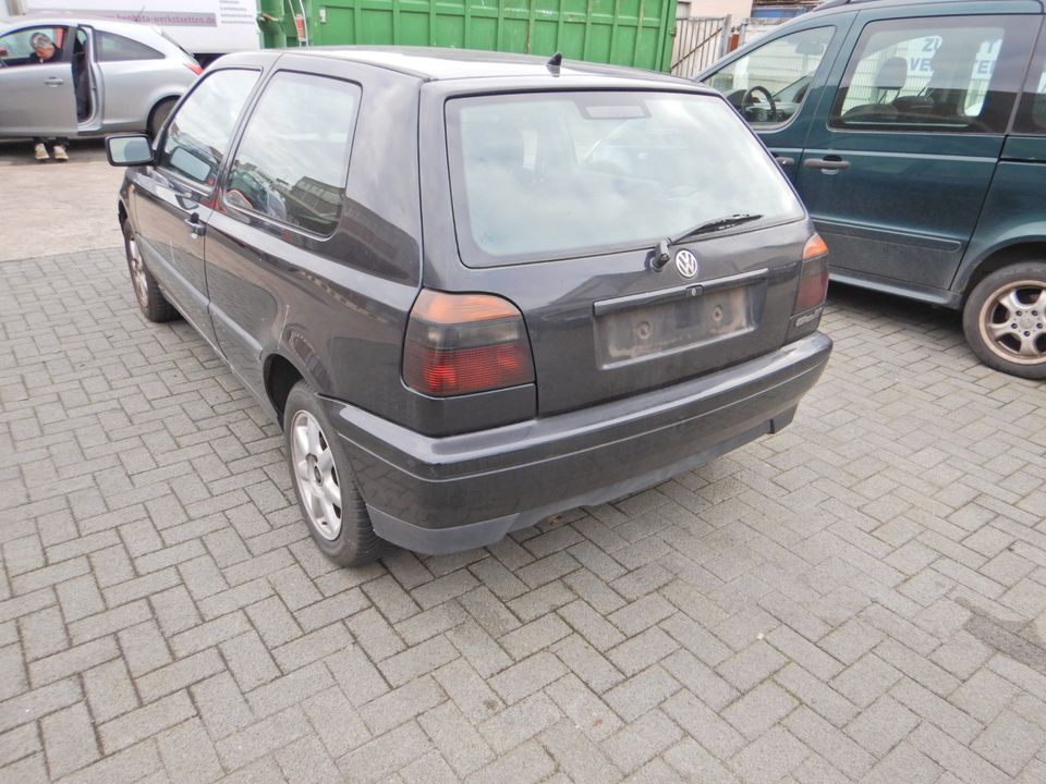 VW Golf III / 1390ccm. 44 KW / Schlachtfest 48 in Neuss