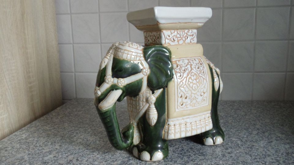 Elefant Blumenhocker Keramik in Stadtoldendorf
