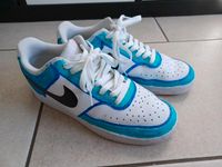 Schuhe Sneaker Nike Court Vision Gr. 41 bemalt weiß türkis Niedersachsen - Giesen Vorschau