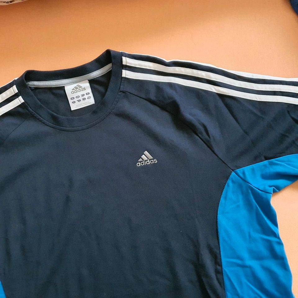 adidas T-Shirt 3-stripes atmungsaktiv dunkelblau Gr. S NEU in Bayern -  Obertraubling | eBay Kleinanzeigen ist jetzt Kleinanzeigen