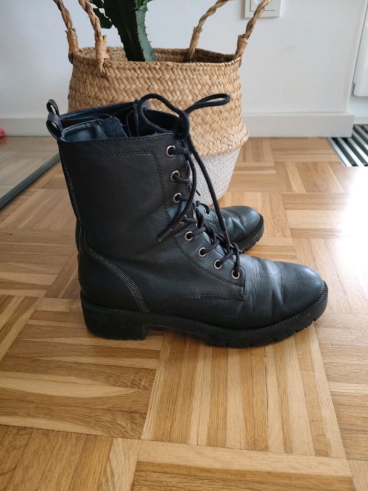 Stiefel Stiefelette gr 39 schwarz wie neu in Eppertshausen