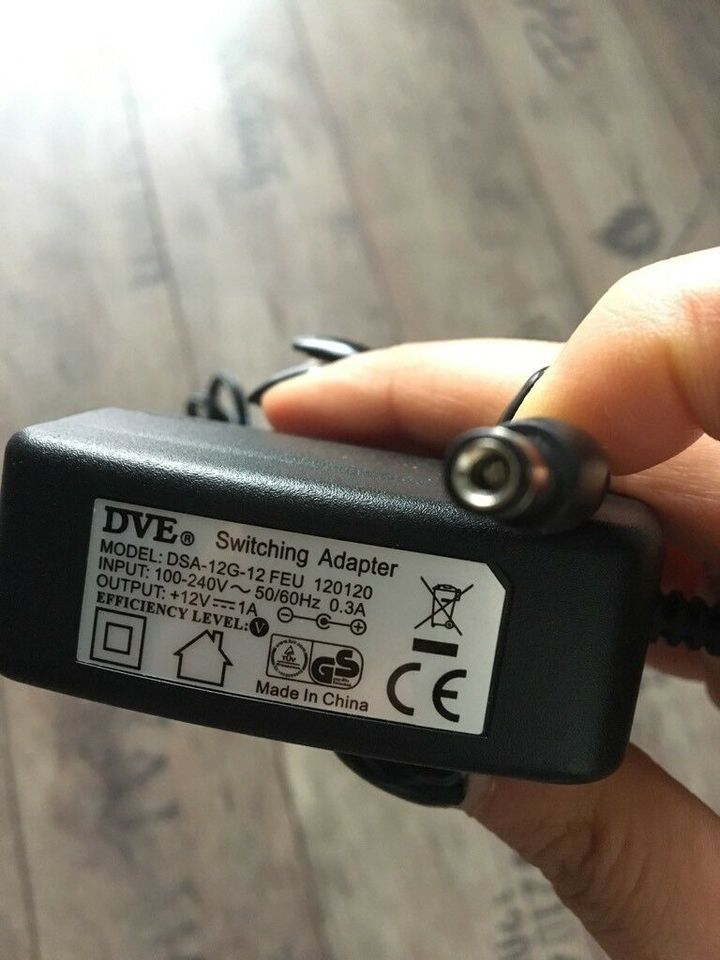 DVE DSA-0131F-12 EU / Switching Adapter / Netzteil 12 V in Küps