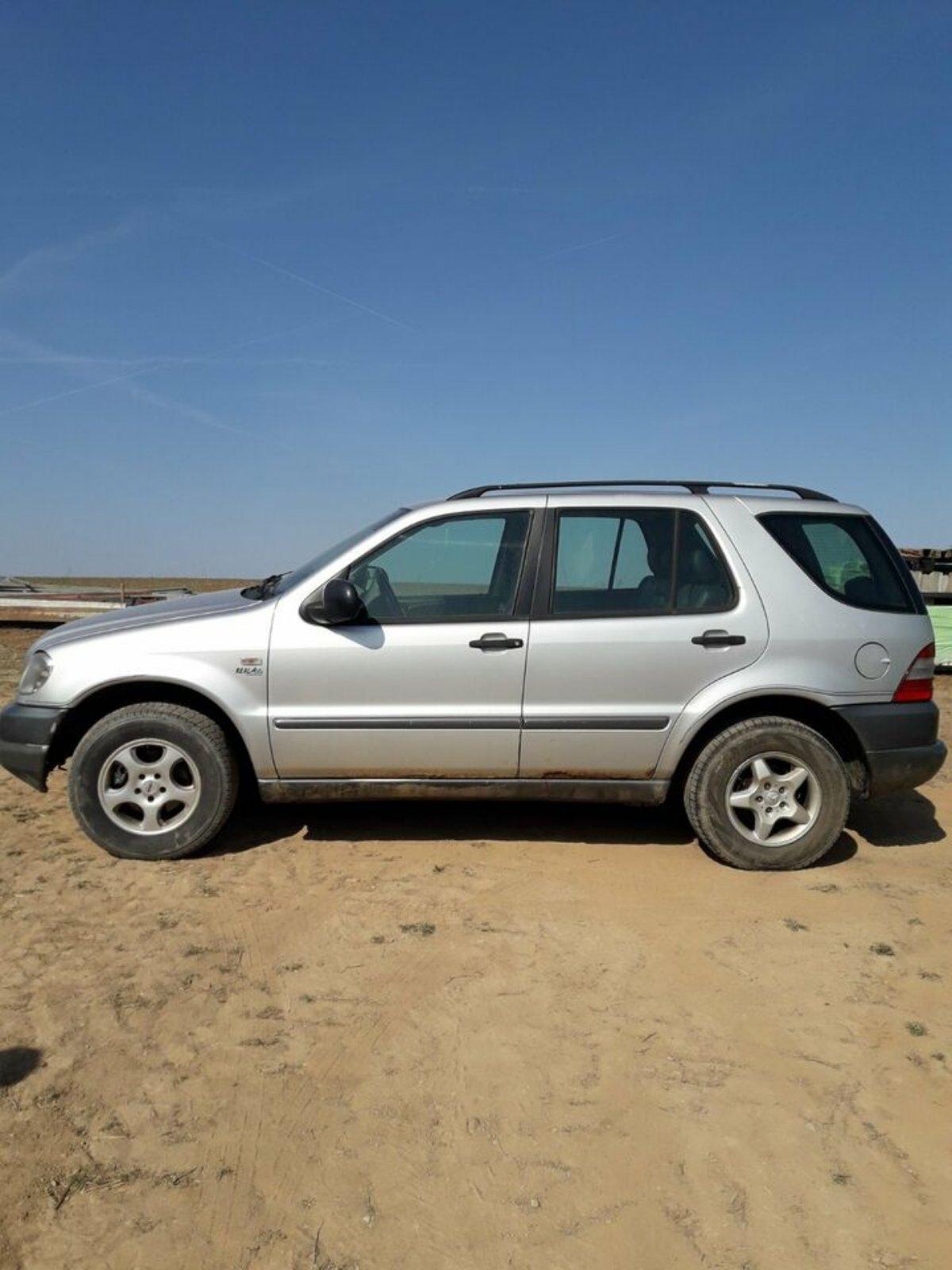 Abbildung des Autos Mercedes ML 270