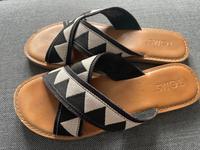 TOMS Sandalen weiß schwarz Gr. 6,5 US 37 Hamburg-Mitte - Hamburg St. Pauli Vorschau