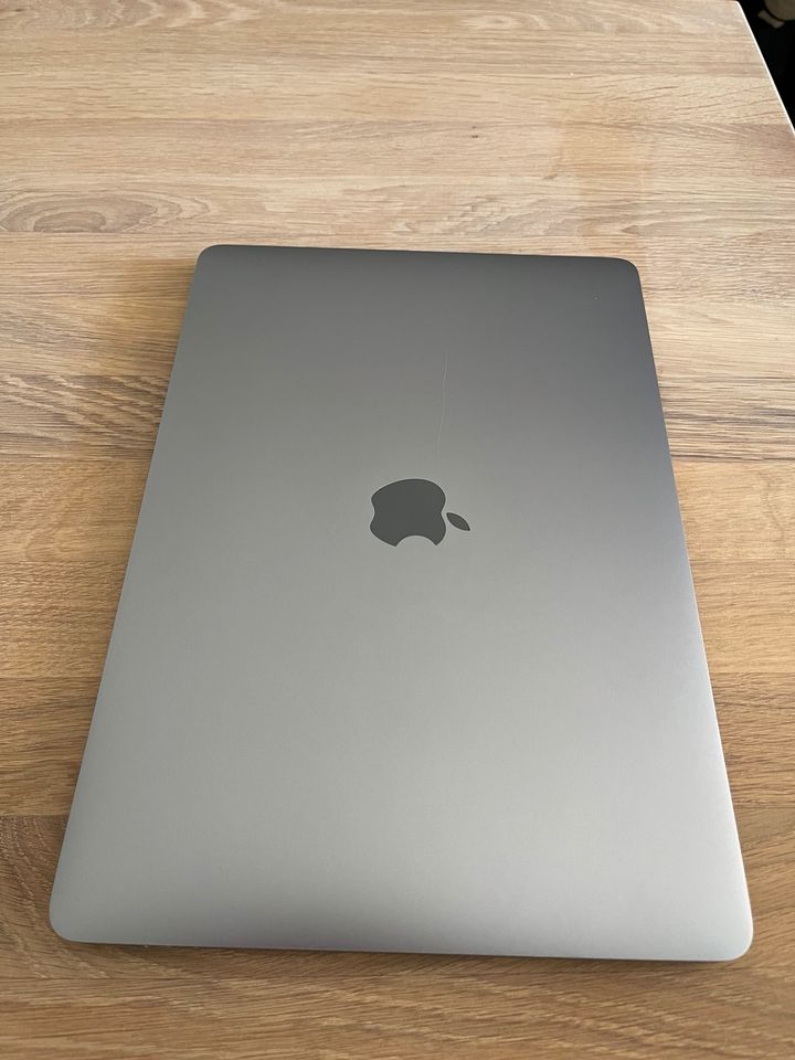 Apple MacBook Pro 13“ 2018 in Berlin