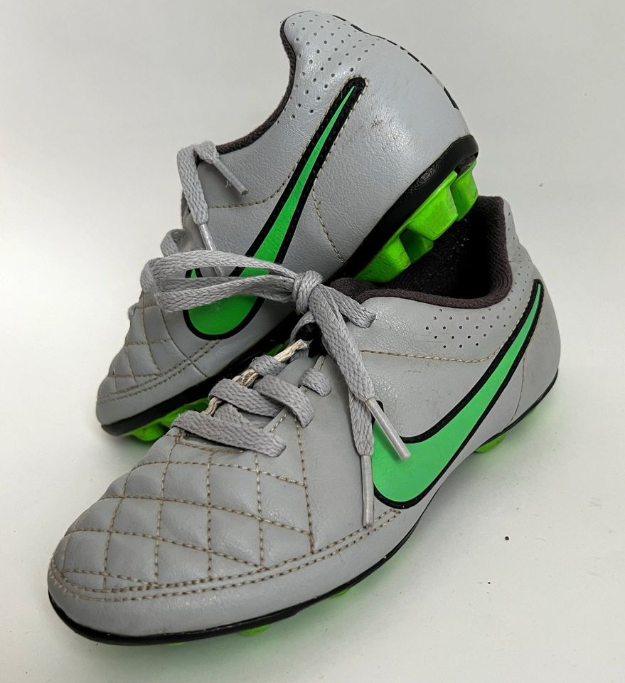 NIKE Tiempo Fussballschuhe mit Stollen EUR 29,5 in Regenstauf