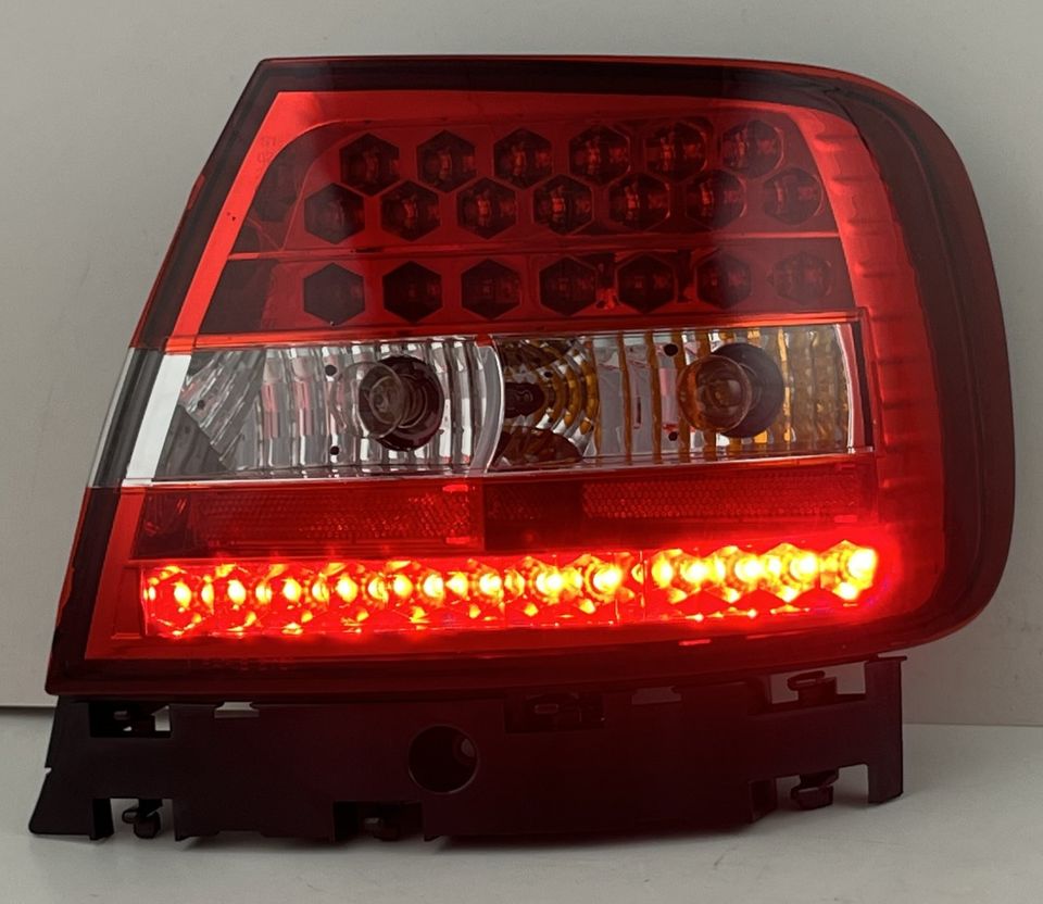 LED Heckleuchten Set Audi A4 B5 Limousine (94-99) rot/klar in Henstedt-Ulzburg