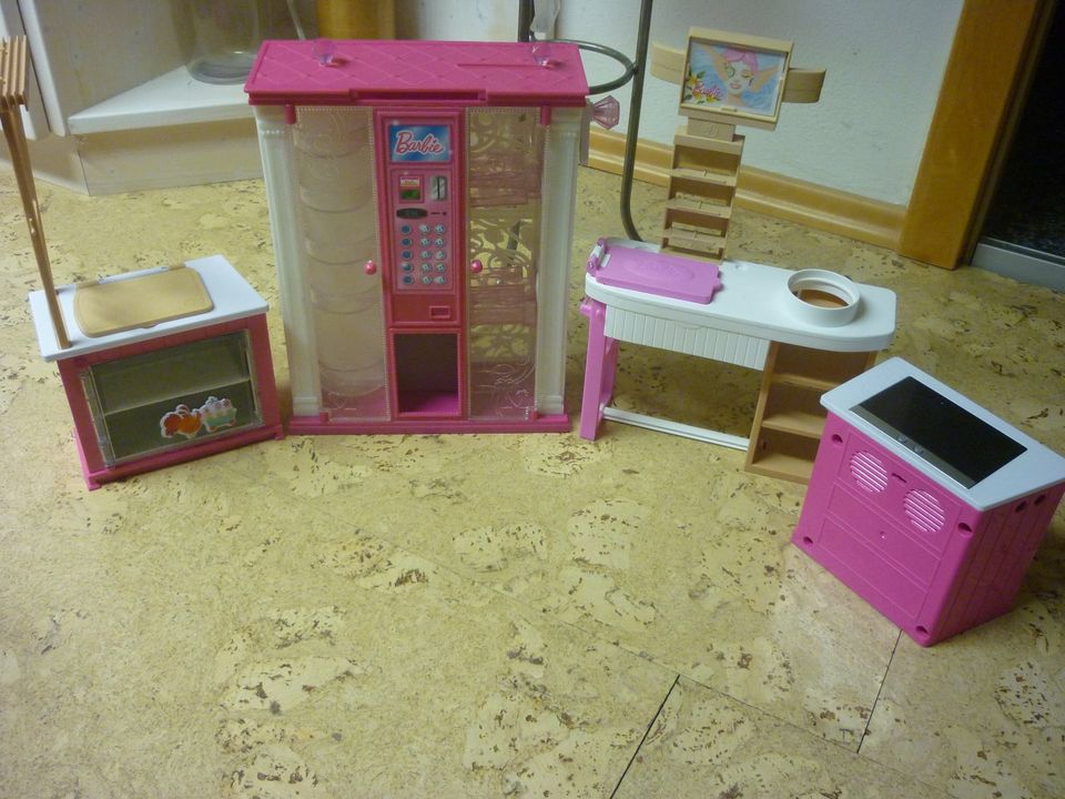 Barbie Haus- Küche - Schuhschrank- Kleiderschrank in Bonstetten