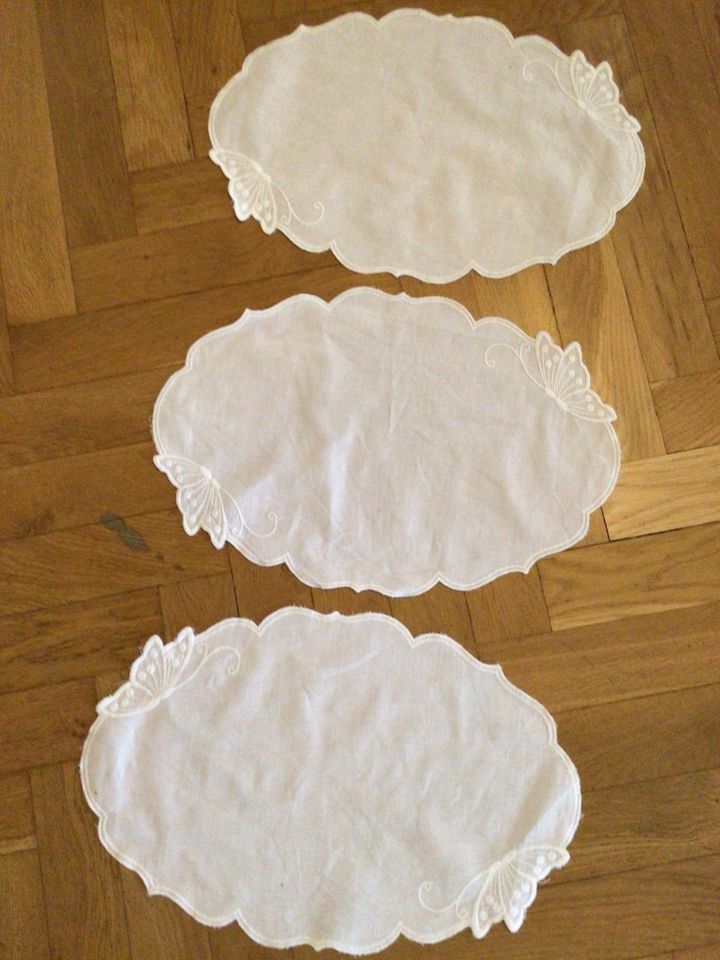 4 Tischsets mit Lochstickerei oval 44/29 cm in Wallerfangen