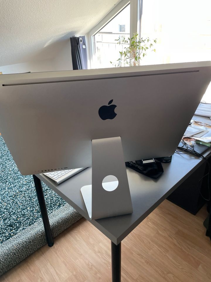 iMac PC mit MagicTastatur und Maus in München