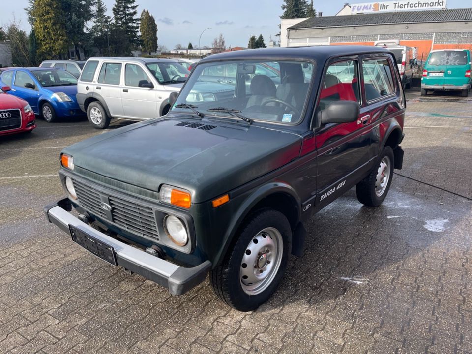 Lada Taiga Basis 4x4 in Herten