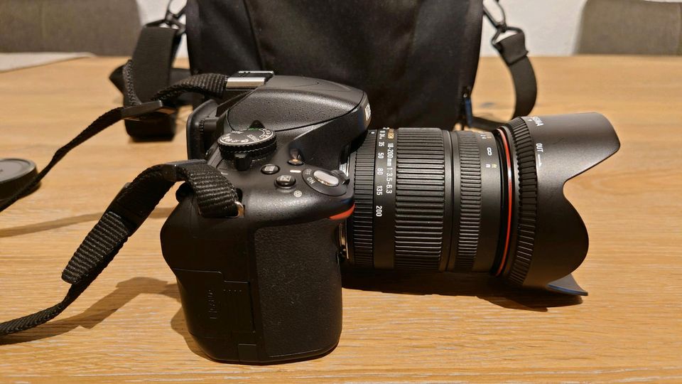 Nikon D5100 mit Sigma 18-200mm in Rheinstetten