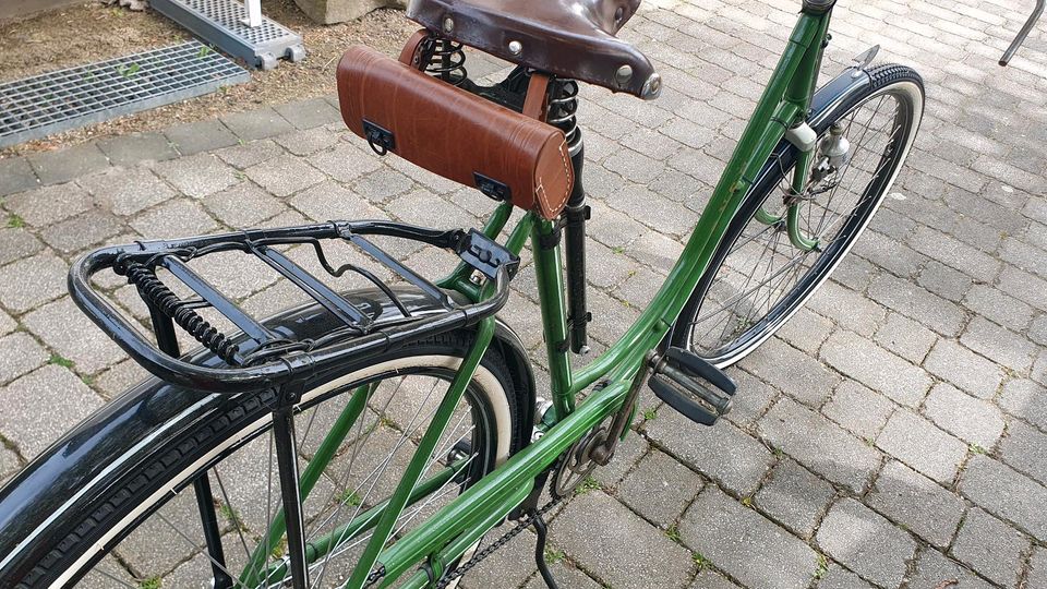 Oldtimer,Altes ,Restauriertes Damenfahrad in Kloster Lehnin